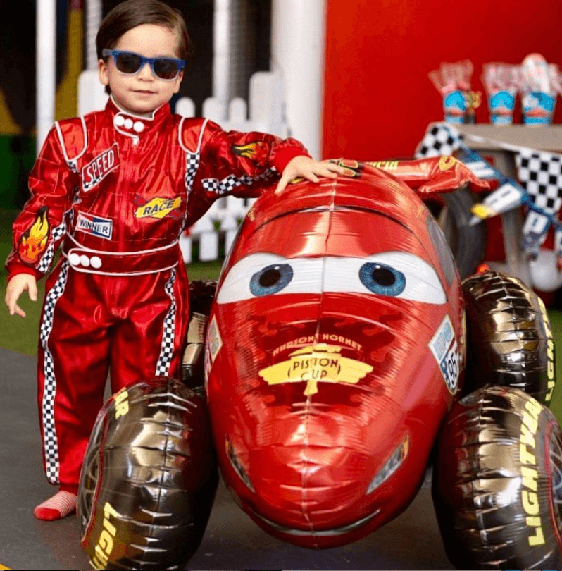 "
<b>Sí se impacta de ver a León tan parecido a él</b>, y la foto de Jorge de niño o sea es así, y el parado y la mirada y la voz, o sea todo, es una copia total y absoluta", relató.
<br>