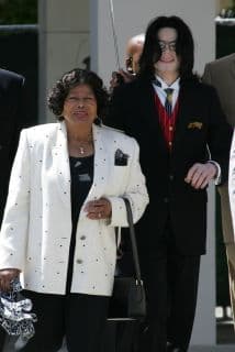 Familia de Michael Jackson quiere abrir nuevo juicio contra promotora