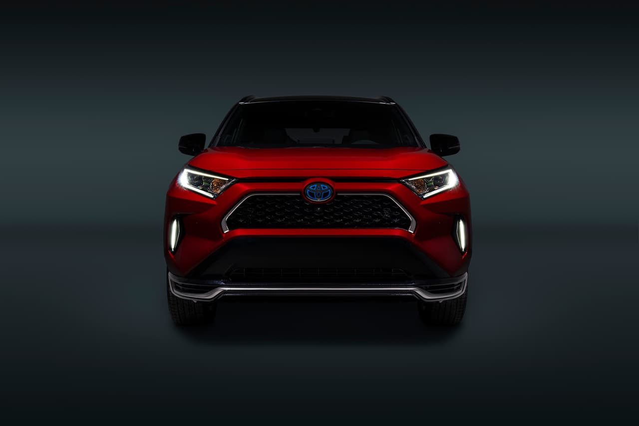 Con una potencia de 302 caballos de fuerza, se estima que la Toyota RAV4 Prime sea capaz de acelerar de 0 a 60 mph (98 km/h) en 5.8 segundos y recorrer hasta 39 millas utilizando únicamente la energía de la batería. Adicionalmente, según el fabricante, la RAV4 Prime alcanza un registro de 90 MPGe.
<br>