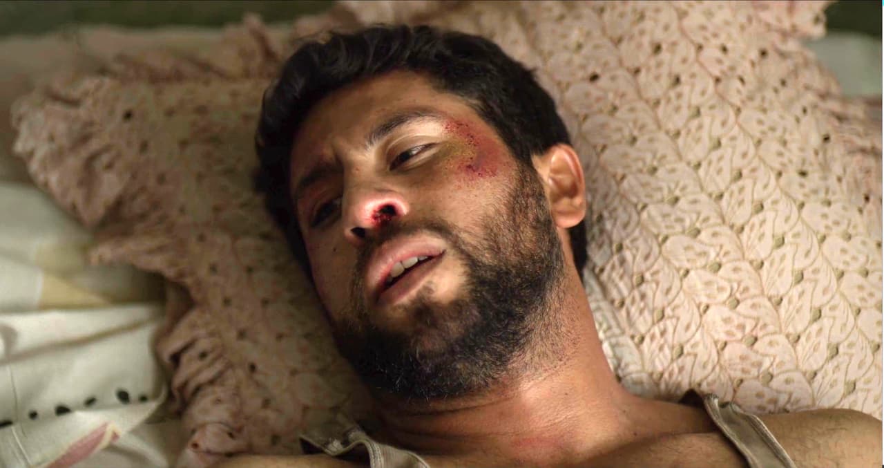 After the military officers gave him a beating, Juan, the one in charge of the crops, urged his wife to escape as soon as possible. They decided to cross the plantation at night, trying to evade security together with another couple and their son.