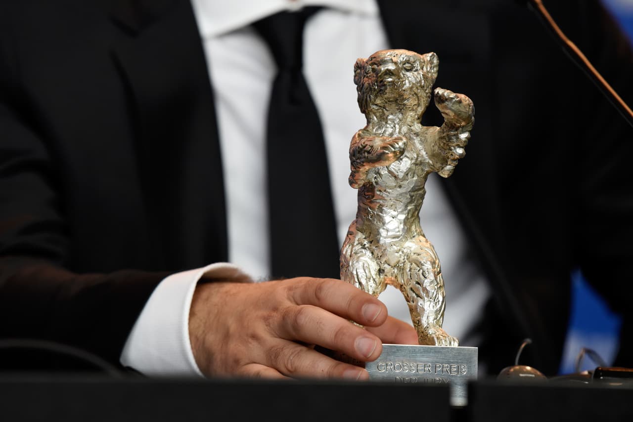 La estatuilla del Oso del Festival de Cine de Berlín, también conocido como La Berlinale, se entrega anualmente durante el mes de febrero y reconoce a lo mejor del cine mundial, desde 1951.