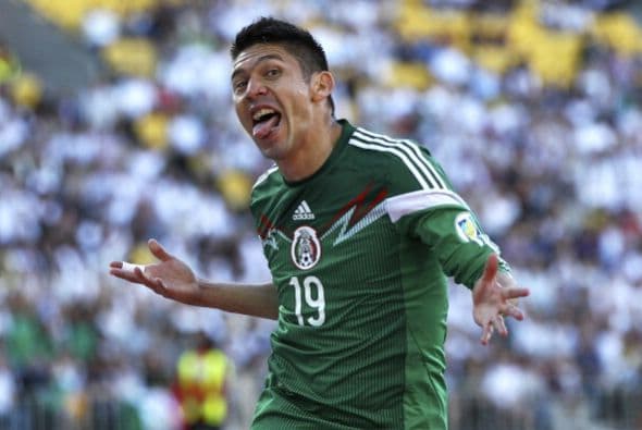 Oribe Peralta.- El cepillo es el jugador que mejor momento vive de todo el fútbol mexicano, nadie está tan enganchado como él con el gol y es el único que se ha echado a la afición mexicana a la bolsa. Se fabrica los goles de casi cualquier posición y pinta para ser la estrella mexicana en Brasil 2014.
