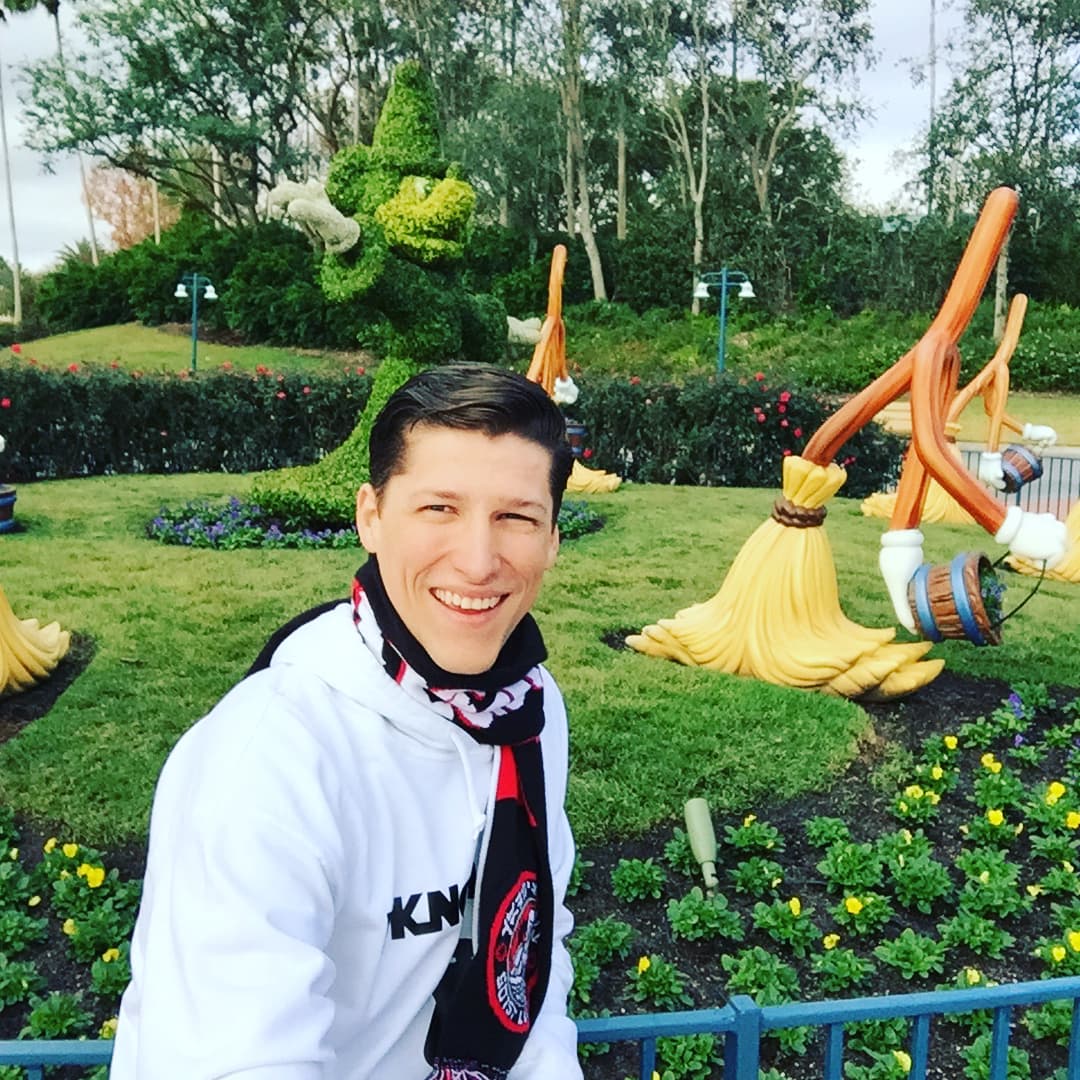 "Yo no soy perfecto, pero con mi papá no he cometido errores, siempre he sido un chavo respetuoso, caballeroso, cumplí con mi educación como debía. Yo no tengo nada de qué avergonzarme,
<b>no he hecho algo que amerite que le pida perdón</b>, yo no tengo que hacer ese acercamiento", dijo ante las cámaras.