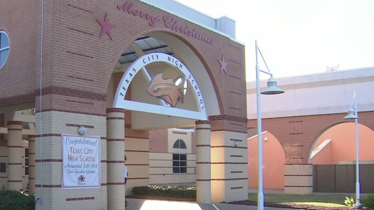 Evacuan a estudiantes de Texas City High School por presunta amenaza de bomba