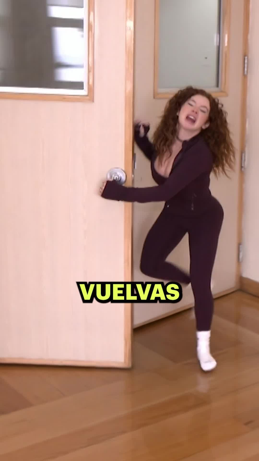 ¡Por latosos! Briggitte sufrió un pequeño accidente