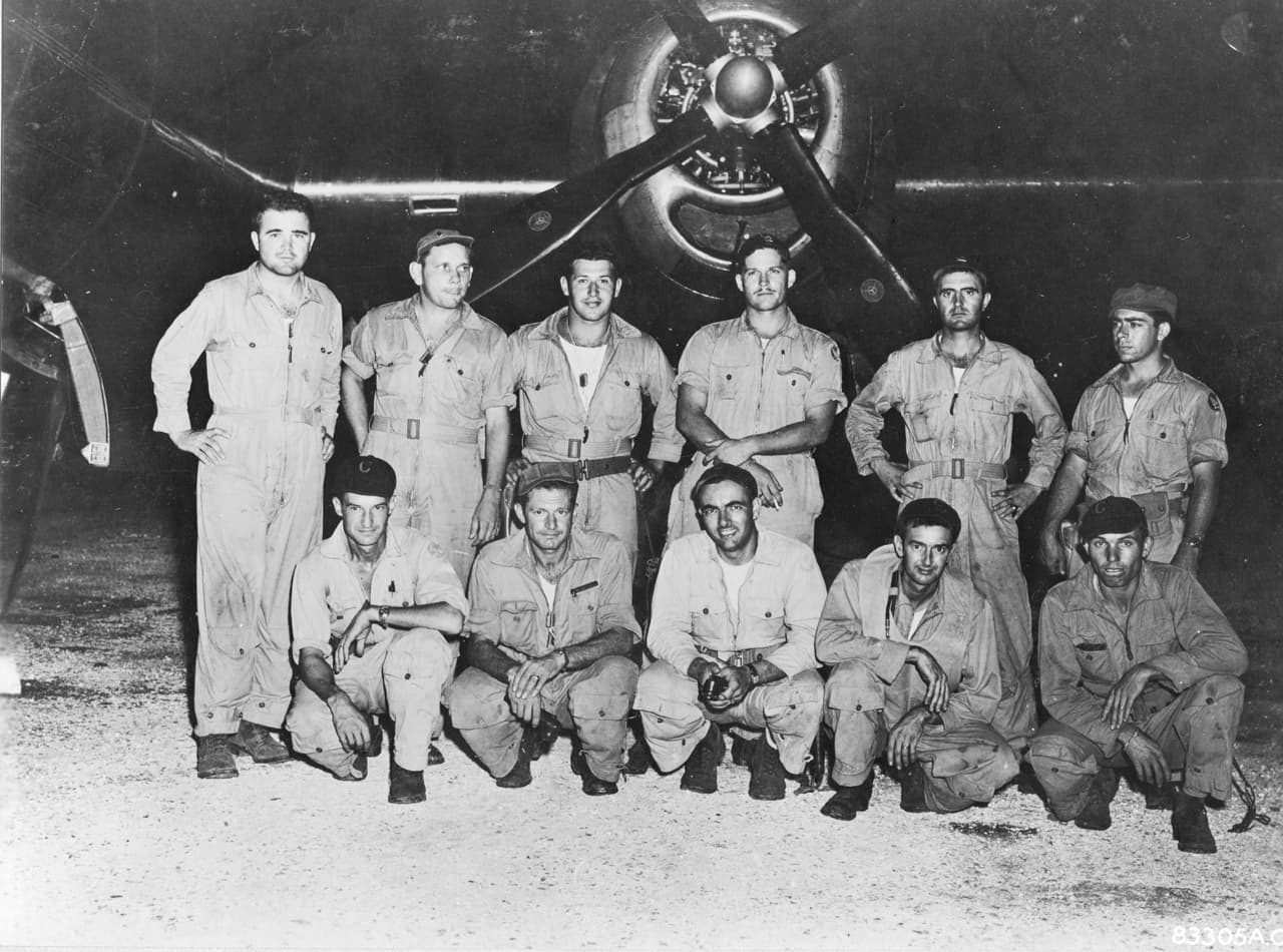 La tripulación de 'Bock's Car', el bombardero B-29 que lanzó el ataque atómico a Nagasaki.
<br>