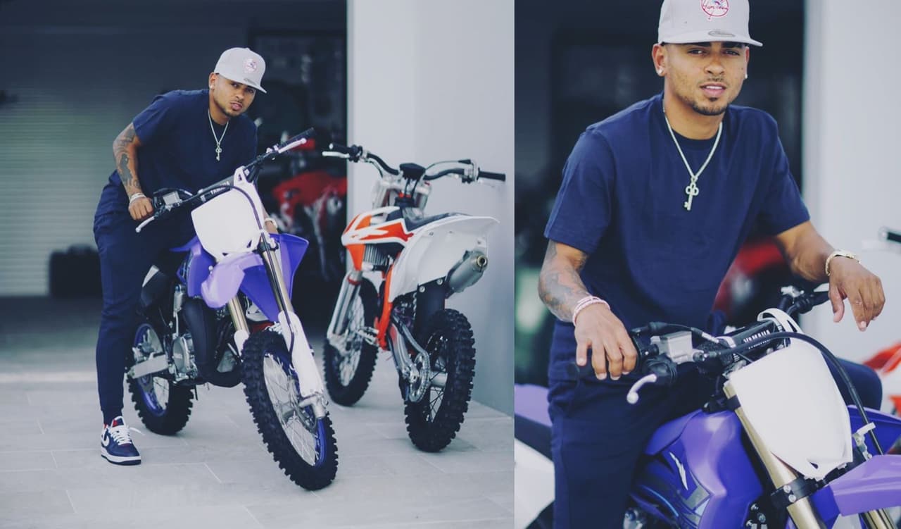 El reggaetonero recientemente compartió en su cuenta de Instagram una serie de fotos a bordo de varias motocicletas, entre ellas, ésta de la casa Yamaha.