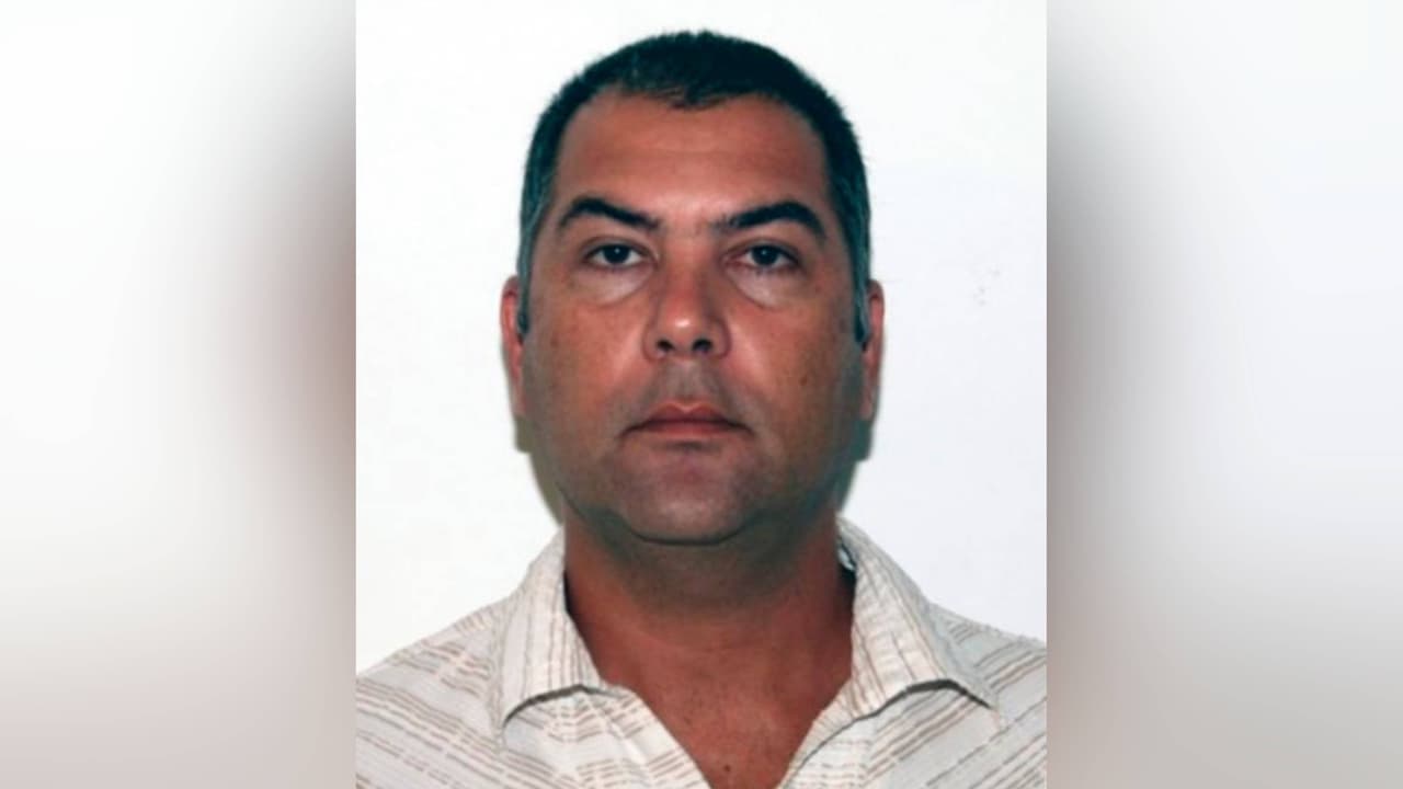 De acuerdo con el FBI, Ali Hage Zaki Jalil era un paracaidista entusiasta que viajaba a muchos países. Jalil era propietario de varios bares en la isla de Margarita, Venezuela, y es posible que haya vivido allí. Se cree que posee información crítica con respecto al atentado con bomba contra el vuelo 00901 de la aerolínea Alas Chiricanas que sucedió el 19 de julio de 1994.