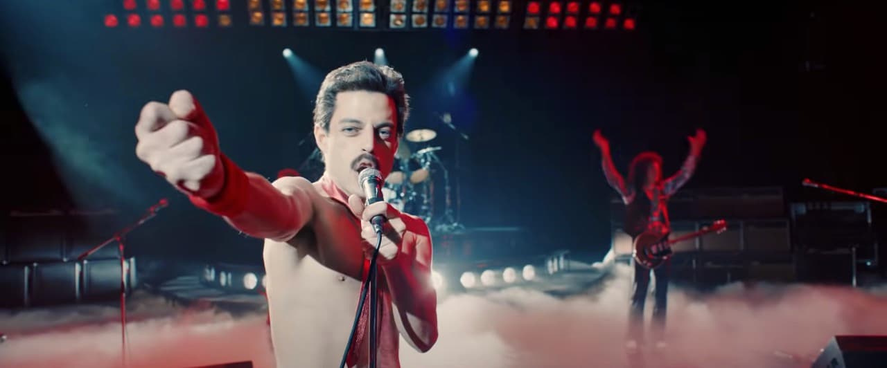 <b>‘Bohemian Rhapsody’</b>
<br>La película biográfica de Freddie Mercury, también fue censurada para no mostrar la orientación sexual del cantante de Queen, su contagio de VIH, besos entre hombres y se cortaron escenas en las que se incluyera la palabra “gay”.