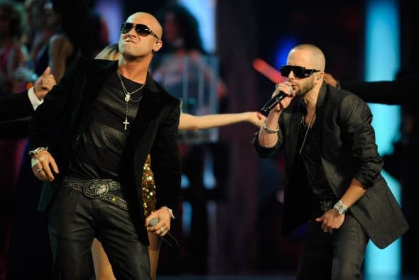 "A W lo amo, es mi amigo, mi hermano. En el futuro queremos volver a estar juntos, estamos dando un descanso para poder hacer lo que nos gusta personalmente. Te diría que para 2015 vendremos nuevamente con un nuevo disco de Wisin y Yandel", agregó.