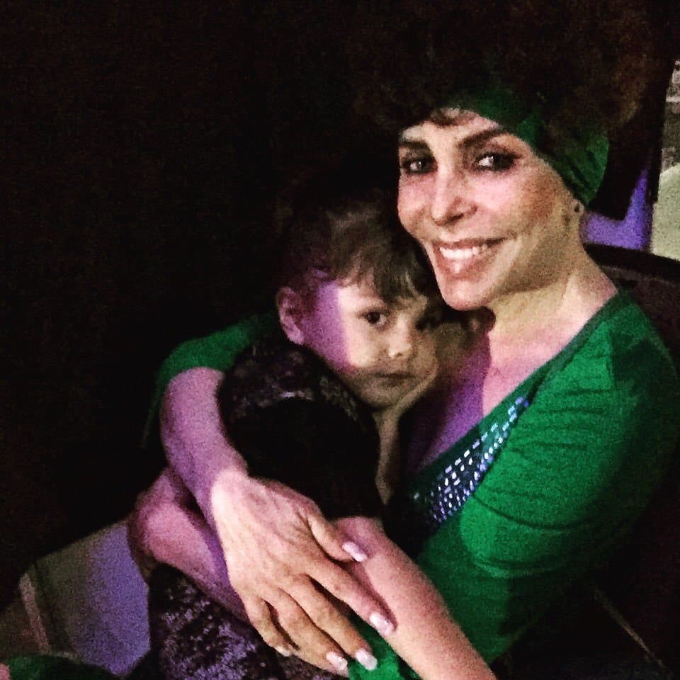 <b><a href="http://www.univision.com/temas/veronica-castro">Verónica</a></b> es fanática de llevarla a todas partes, desde al teatro cuando daba función en la puesta en escena 'Aplauso', hasta de vacaciones, así lo ha demostrado en sus redes sociales.