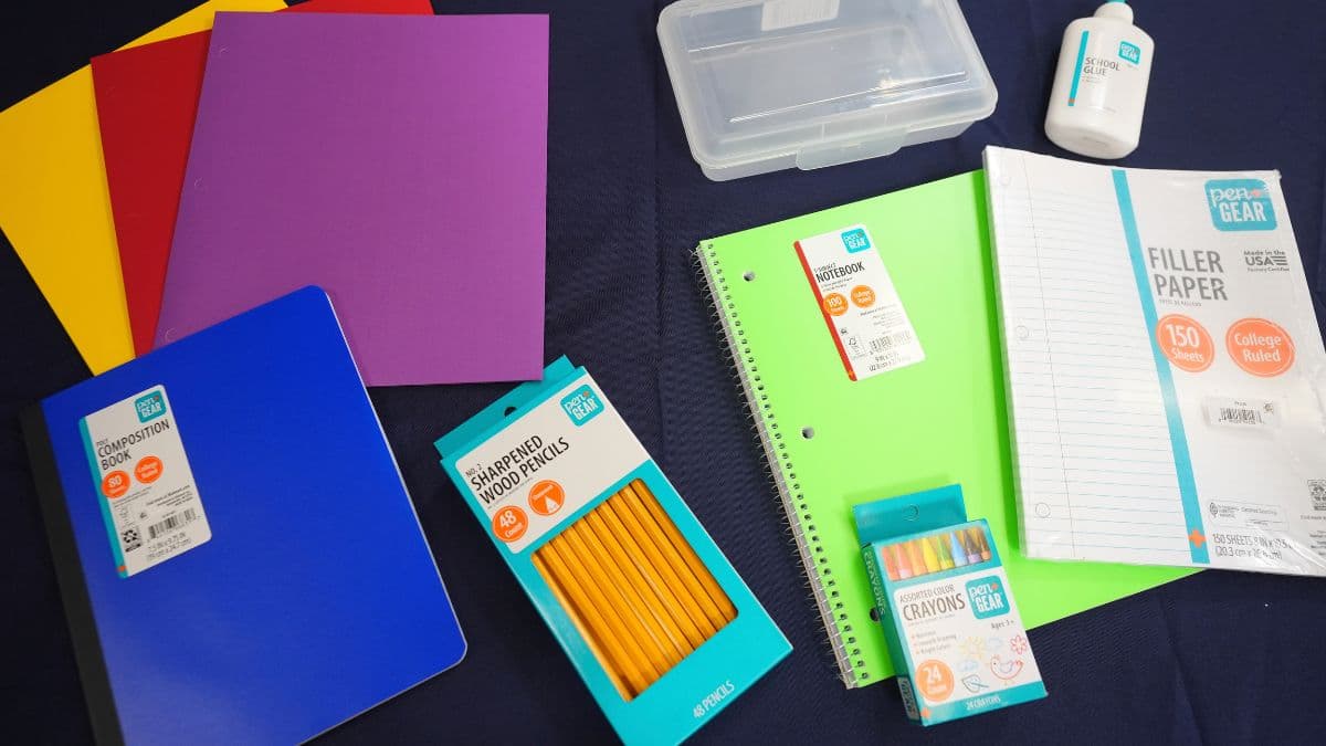 <b>¿En qué se pueden usar los vouchers? </b>
<br>
<ul>
 <li aria-setsize="-1" data-leveltext="-" data-font="Aptos" data-listid="1" data-list-defn-props="{"335552541":1,"335559685":720,"335559991":360,"469769226":"Aptos","469769242":[8226],"469777803":"left","469777804":"-","469777815":"hybridMultilevel"}" data-aria-posinset="1" data-aria-level="1" role="listitem" class="OutlineElement Ltr SCXW224690217 BCX0" style="-webkit-user-drag: none; -webkit-tap-highlight-color: transparent; margin: 0px 0px 0px 24px; padding: 0px; user-select: text; clear: both; cursor: text; overflow: visible; position: relative; direction: ltr; display: block; font-size: 12pt; font-family: Aptos, Aptos_MSFontService, sans-serif; vertical-align: baseline;">Matrícula y tarifas de una escuela privada, curso, programa educativo en línea o capacitación aprobada por la Agencia de Educación de Texas</li>
 <li aria-setsize="-1" data-leveltext="-" data-font="Aptos" data-listid="1" data-list-defn-props="{"335552541":1,"335559685":720,"335559991":360,"469769226":"Aptos","469769242":[8226],"469777803":"left","469777804":"-","469777815":"hybridMultilevel"}" data-aria-posinset="2" data-aria-level="1" role="listitem" class="OutlineElement Ltr SCXW224690217 BCX0" style="-webkit-user-drag: none; -webkit-tap-highlight-color: transparent; margin: 0px 0px 0px 24px; padding: 0px; user-select: text; clear: both; cursor: text; overflow: visible; position: relative; direction: ltr; display: block; font-size: 12pt; font-family: Aptos, Aptos_MSFontService, sans-serif; vertical-align: baseline;">Libros de texto u otros materiales</li>
 <li aria-setsize="-1" data-leveltext="-" data-font="Aptos" data-listid="1" data-list-defn-props="{"335552541":1,"335559685":720,"335559991":360,"469769226":"Aptos","469769242":[8226],"469777803":"left","469777804":"-","469777815":"hybridMultilevel"}" data-aria-posinset="3" data-aria-level="1" role="listitem" class="OutlineElement Ltr SCXW224690217 BCX0" style="-webkit-user-drag: none; -webkit-tap-highlight-color: transparent; margin: 0px 0px 0px 24px; padding: 0px; user-select: text; clear: both; cursor: text; overflow: visible; position: relative; direction: ltr; display: block; font-size: 12pt; font-family: Aptos, Aptos_MSFontService, sans-serif; vertical-align: baseline;">Uniformes obligatorios</li>
 <li aria-setsize="-1" data-leveltext="-" data-font="Aptos" data-listid="1" data-list-defn-props="{"335552541":1,"335559685":720,"335559991":360,"469769226":"Aptos","469769242":[8226],"469777803":"left","469777804":"-","469777815":"hybridMultilevel"}" data-aria-posinset="4" data-aria-level="1" role="listitem" class="OutlineElement Ltr SCXW224690217 BCX0" style="-webkit-user-drag: none; -webkit-tap-highlight-color: transparent; margin: 0px 0px 0px 24px; padding: 0px; user-select: text; clear: both; cursor: text; overflow: visible; position: relative; direction: ltr; display: block; font-size: 12pt; font-family: Aptos, Aptos_MSFontService, sans-serif; vertical-align: baseline;">Tarifas por clases proporcionadas por los distritos escolares y que el menor no califica para recibir asistencia diaria</li>
 <li aria-setsize="-1" data-leveltext="-" data-font="Aptos" data-listid="1" data-list-defn-props="{"335552541":1,"335559685":720,"335559991":360,"469769226":"Aptos","469769242":[8226],"469777803":"left","469777804":"-","469777815":"hybridMultilevel"}" data-aria-posinset="5" data-aria-level="1" role="listitem" class="OutlineElement Ltr SCXW224690217 BCX0" style="-webkit-user-drag: none; -webkit-tap-highlight-color: transparent; margin: 0px 0px 0px 24px; padding: 0px; user-select: text; clear: both; cursor: text; overflow: visible; position: relative; direction: ltr; display: block; font-size: 12pt; font-family: Aptos, Aptos_MSFontService, sans-serif; vertical-align: baseline;">Evaluación académica</li>
 <li aria-setsize="-1" data-leveltext="-" data-font="Aptos" data-listid="1" data-list-defn-props="{"335552541":1,"335559685":720,"335559991":360,"469769226":"Aptos","469769242":[8226],"469777803":"left","469777804":"-","469777815":"hybridMultilevel"}" data-aria-posinset="6" data-aria-level="1" role="listitem" class="OutlineElement Ltr SCXW224690217 BCX0" style="-webkit-user-drag: none; -webkit-tap-highlight-color: transparent; margin: 0px 0px 0px 24px; padding: 0px; user-select: text; clear: both; cursor: text; overflow: visible; position: relative; direction: ltr; display: block; font-size: 12pt; font-family: Aptos, Aptos_MSFontService, sans-serif; vertical-align: baseline;">Tutoría privada</li>
 <li aria-setsize="-1" data-leveltext="-" data-font="Aptos" data-listid="1" data-list-defn-props="{"335552541":1,"335559685":720,"335559991":360,"469769226":"Aptos","469769242":[8226],"469777803":"left","469777804":"-","469777815":"hybridMultilevel"}" data-aria-posinset="7" data-aria-level="1" role="listitem" class="OutlineElement Ltr SCXW224690217 BCX0" style="-webkit-user-drag: none; -webkit-tap-highlight-color: transparent; margin: 0px 0px 0px 24px; padding: 0px; user-select: text; clear: both; cursor: text; overflow: visible; position: relative; direction: ltr; display: block; font-size: 12pt; font-family: Aptos, Aptos_MSFontService, sans-serif; vertical-align: baseline;">Transporte con proveedores aprobados</li>
 <li aria-setsize="-1" data-leveltext="-" data-font="Aptos" data-listid="1" data-list-defn-props="{"335552541":1,"335559685":720,"335559991":360,"469769226":"Aptos","469769242":[8226],"469777803":"left","469777804":"-","469777815":"hybridMultilevel"}" data-aria-posinset="8" data-aria-level="1" role="listitem" class="OutlineElement Ltr SCXW224690217 BCX0" style="-webkit-user-drag: none; -webkit-tap-highlight-color: transparent; margin: 0px 0px 0px 24px; padding: 0px; user-select: text; clear: both; cursor: text; overflow: visible; position: relative; direction: ltr; display: block; font-size: 12pt; font-family: Aptos, Aptos_MSFontService, sans-serif; vertical-align: baseline;">Terapias educativas no cubiertas por gobierno, es decir, Medicaid</li>
 <li aria-setsize="-1" data-leveltext="-" data-font="Aptos" data-listid="1" data-list-defn-props="{"335552541":1,"335559685":720,"335559991":360,"469769226":"Aptos","469769242":[8226],"469777803":"left","469777804":"-","469777815":"hybridMultilevel"}" data-aria-posinset="9" data-aria-level="1" role="listitem" class="OutlineElement Ltr SCXW224690217 BCX0" style="-webkit-user-drag: none; -webkit-tap-highlight-color: transparent; margin: 0px 0px 0px 24px; padding: 0px; user-select: text; clear: both; cursor: text; overflow: visible; position: relative; direction: ltr; display: block; font-size: 12pt; font-family: Aptos, Aptos_MSFontService, sans-serif; vertical-align: baseline;">Hardware o software de computadora (no debe exceder el 10 por ciento del monto total transferido a la cuenta del niño ese año)</li>
 <li aria-setsize="-1" data-leveltext="-" data-font="Aptos" data-listid="1" data-list-defn-props="{"335552541":1,"335559685":720,"335559991":360,"469769226":"Aptos","469769242":[8226],"469777803":"left","469777804":"-","469777815":"hybridMultilevel"}" data-aria-posinset="10" data-aria-level="1" role="listitem" class="OutlineElement Ltr SCXW224690217 BCX0" style="-webkit-user-drag: none; -webkit-tap-highlight-color: transparent; margin: 0px 0px 0px 24px; padding: 0px; user-select: text; clear: both; cursor: text; overflow: visible; position: relative; direction: ltr; display: block; font-size: 12pt; font-family: Aptos, Aptos_MSFontService, sans-serif; vertical-align: baseline;">Comidas proporcionadas por escuela privada</li>
</ul>