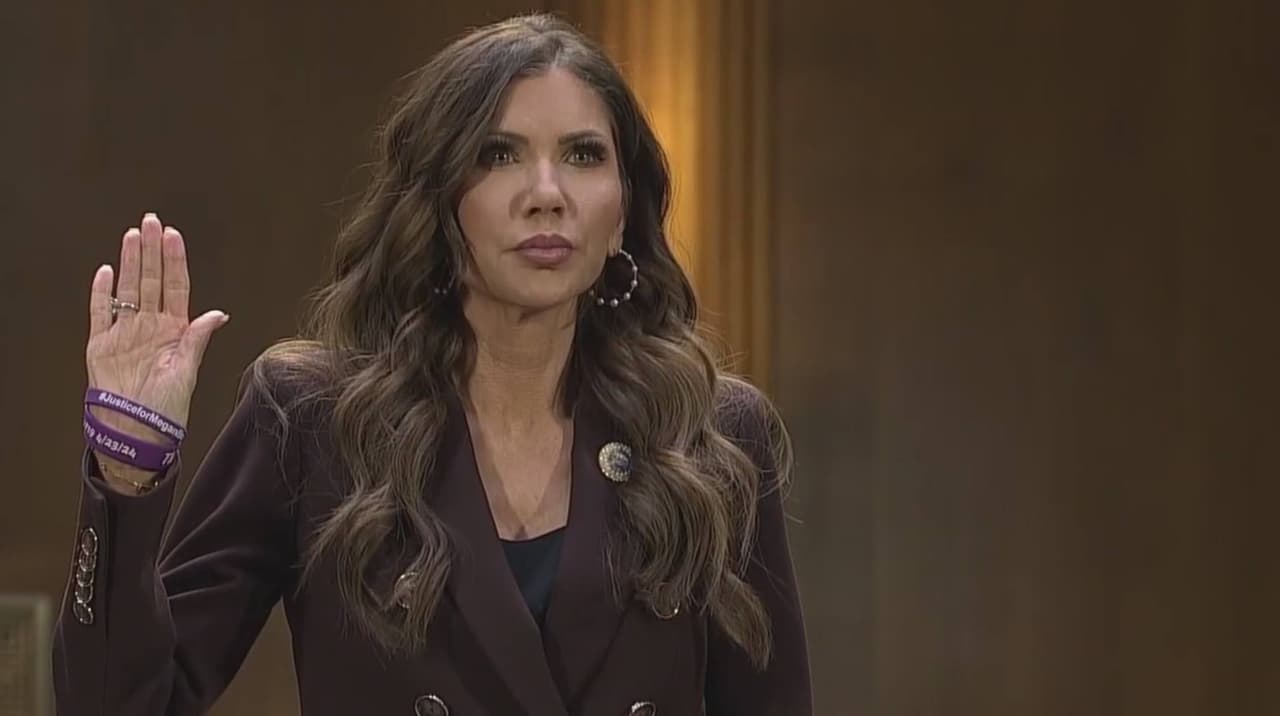 El presidente Donald Trump, destituye a Kristi Noem como titular del DHS y anuncia a a su sucesor