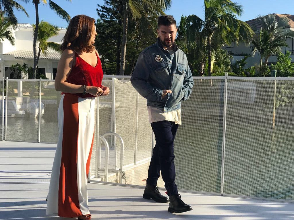 Juanes, quien está nominado en cinco categorías a los Latin GRAMMY, platicó con Marcela del que sin duda ha sido un gran año que le ha dejado grandes satisfacciones profesional y personalmente.