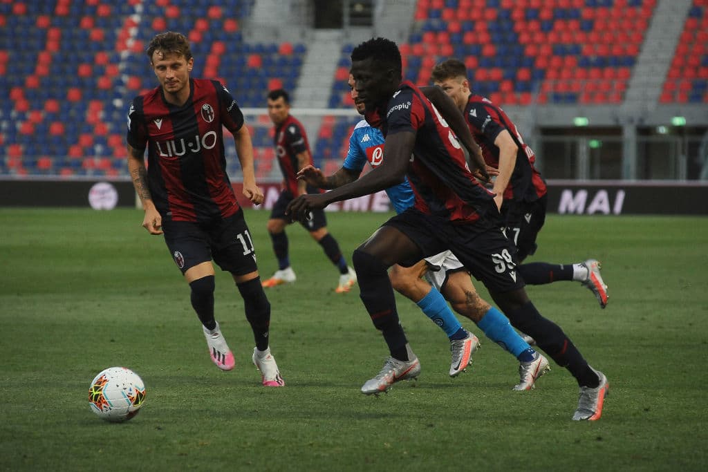 Tras revisar la jugada en el VAR, el gol fue anulado por fuera de lugar.