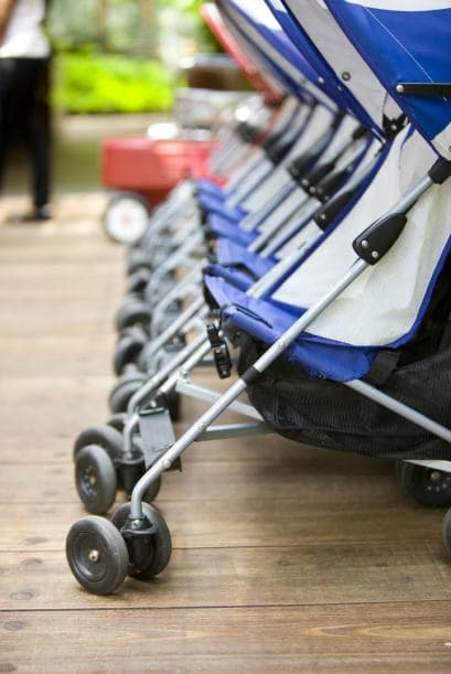 ¿Las ruedas? Es conveniente que sean de goma, resistentes e inflables. Son mejores para superficies rugosas y harán el paseo más suave para tu bebé.