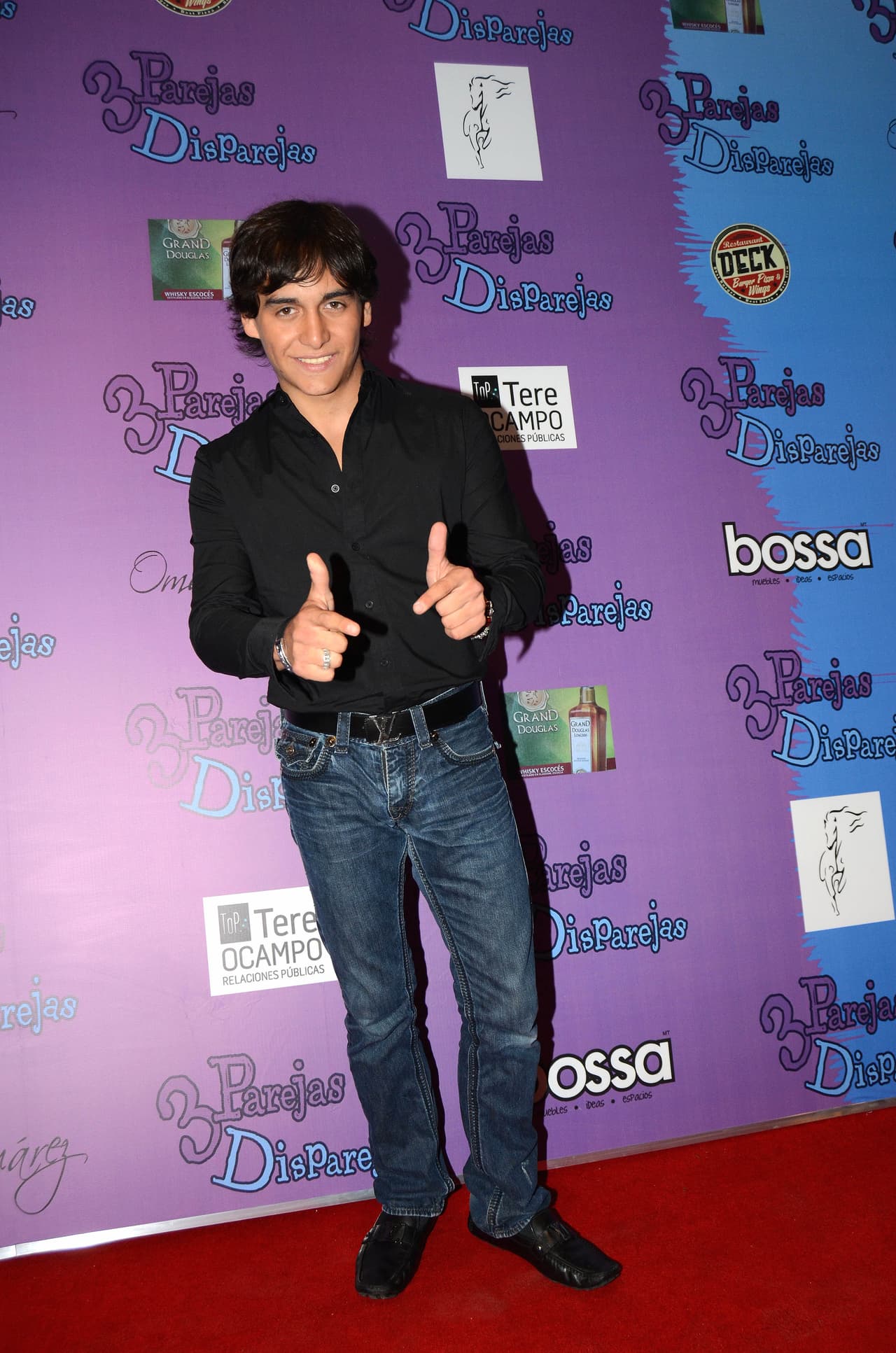 <b><a href="http://www.univision.com/temas/julian-figueroa">Julián Figueroa</a></b> goza de una carrera que va en crecimiento, pues ya demostró en la serie de su padre que tiene toda la madera para ser un buen actor, así como un excelente cantante de música mexicana.