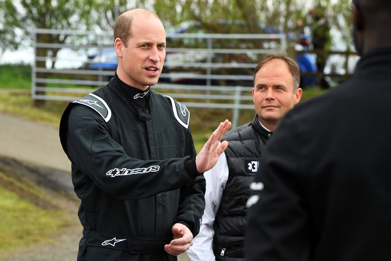 Cuando abandonó el recinto, un periodista le preguntó si había visto la disculpa de Martin Bashir, pero
<b><a href="https://www.dailymail.co.uk/news/article-9609869/Duke-Cambridge-ignores-question-Martin-Bashirs-apology-Princess-Diana-interview.html" target="_blank"> el príncipe no respondió</a></b>, de acuerdo con la crónica publicada este domingo 23 por el Daily Mail.
<br>