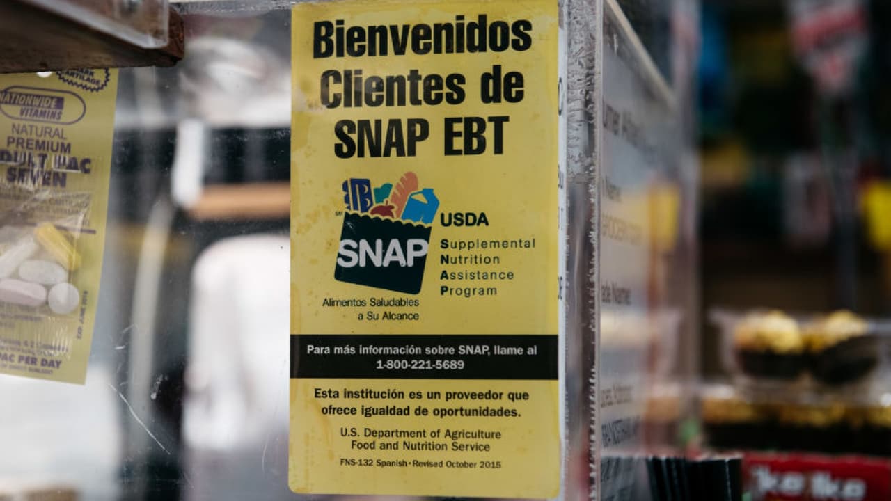 La regla de "carga pública" entre en vigor en todo el país el lunes e incluye a Illinois