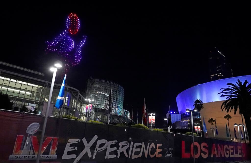 El show de drones avivó la fiesta de los fanáticos del gran evento en el centro de la ciudad.