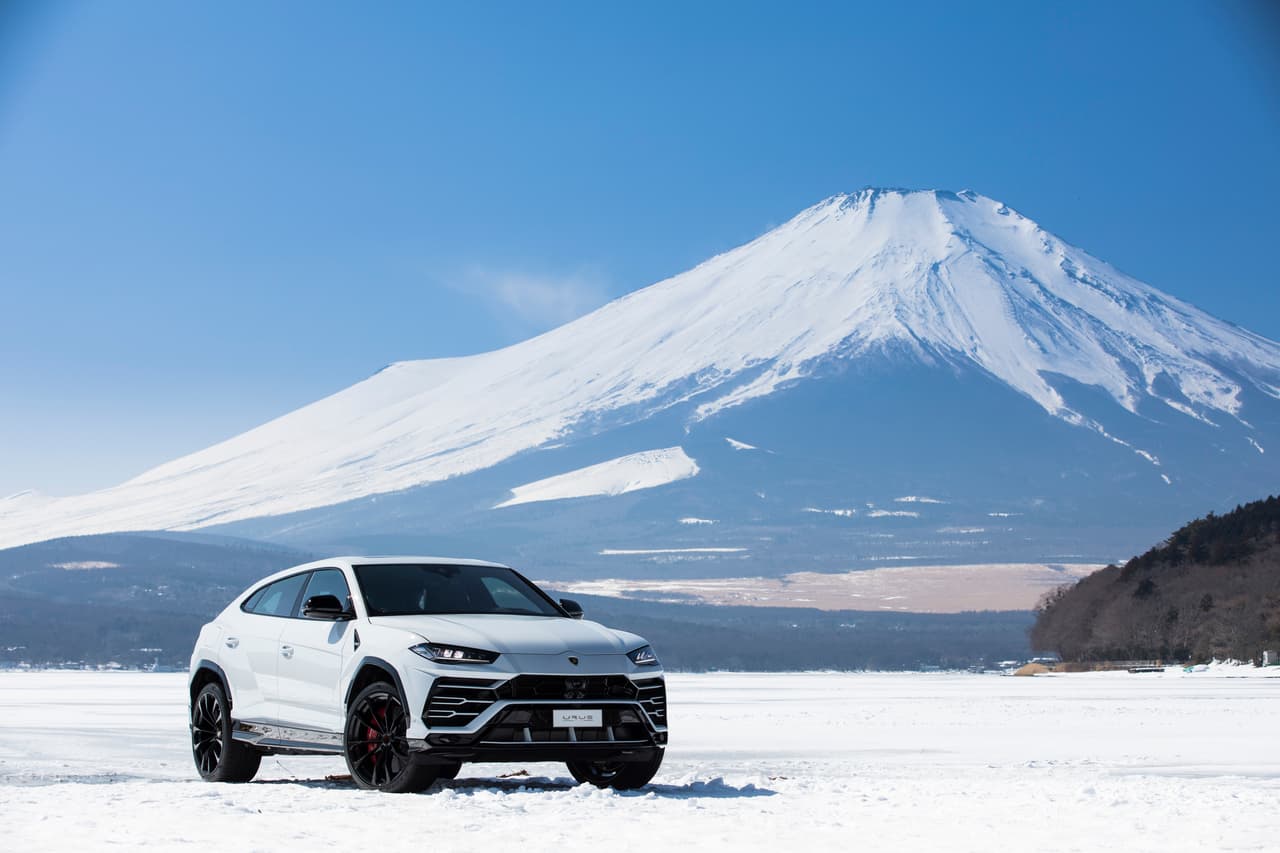 <h3 class="cms-h3-H3"><b>Vino a callar bocas.</b></h3>
<br>Súper camionetas de lujo que ya están en el mercado, desde Audi Q7, Bentley Bentayga, Mercedes-Benz Clase G y hasta BMW X6 se vieron opacadas con la llegada de esta Lamborghini. Su personalidad ha hecho una gran diferencia.