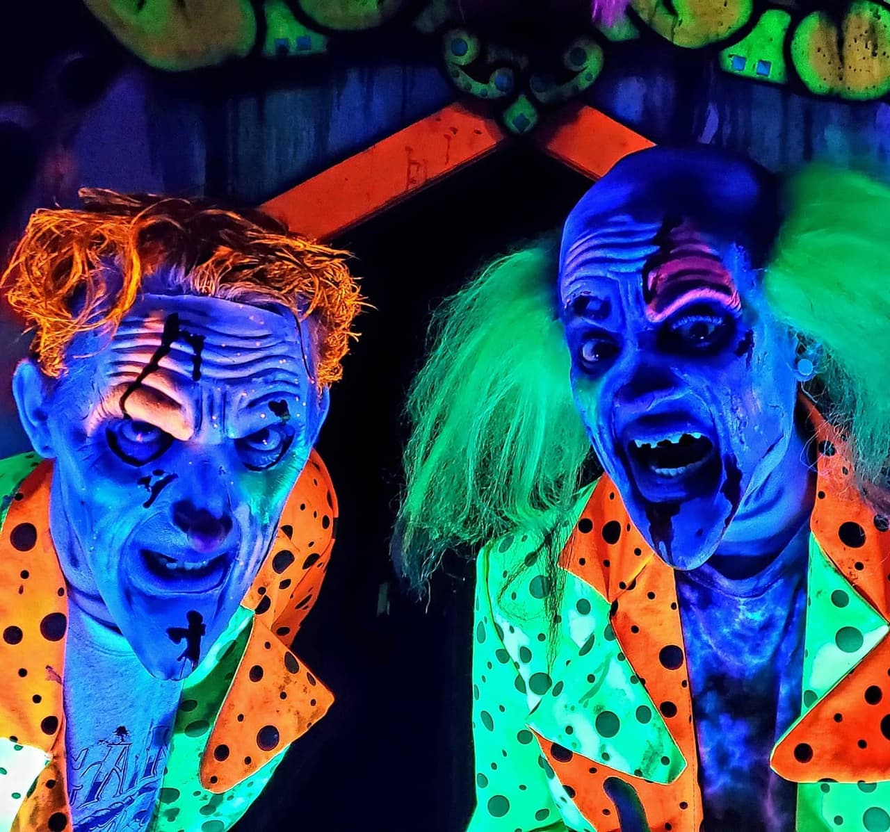 <b><a href="https://www.13storieshauntedhouse.com/13storieshome">13 Stories Haunted House (Newnan)</a></b>. Esta es una atracción embrujada extremadamente aterradora que está diseñada para ser muy intensa con cada paso que das. Hay varias atracciones extremas diferentes dentro de 13 Stories Haunted House y cada una seguramente someterá a los visitantes a un tormento físico y mental.