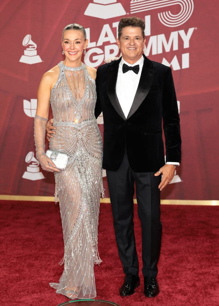 <b>Carlos Vives y Claudia Elena Vásquez</b>
<br>
<br>El cantante colombiano fue galardonado Person of the Year por la La Academia Latina de la Grabación, por lo que todos los reflectores estaban puestos sobre él y su esposa.
