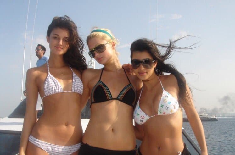 Así es como estas celebrities compartieron fiestas interminables llenas de excesos en sitios poco comunes poco antes de que Kim Kardashian diera un salto enorme hacia la fama internacional.