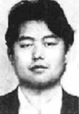 <h3 class="cms-H3-H3">Li Fangwei </h3>
<br>
<h3 class="cms-H3-H3">($5 millones)</h3>
<br>
<br>También conocido como Karl Lee, el fugitivo de origen chino ya había sido sancionado previamente por EEUU
<b> por ser el proveedor principal del programa de misiles balísticos de Irán</b>, desde 2006 hasta la actualidad.
<br>
<br>La agencia cree que Fangwei controló una gran red de empresas fachada con sede en el este de China que supuestamente
<b>utilizó para defraudar a los bancos, reguladores y empresas de los EEUU. </b>Además, el FBI se cree que continúa violando la regulación estadounidense al participar en transacciones prohibidas por valor de
<a href="https://www.univision.com/temas/dinero">millones de dólares</a> a través de instituciones financieras con sede en Estados Unidos.
<br>