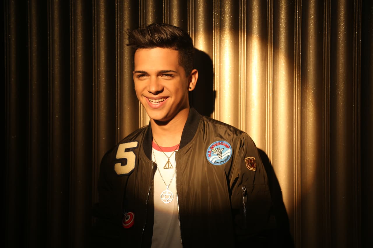 Abdiel, Fabyán, Alondra, Sofía, Verónica y Abel formaron la banda 
<b>Milenios</b>. “Cake by the ocean” fue el tema de su videoclip. Durante las grabaciones los chicos se diviertieron y hasta se sonrojaron al enterarse que había escena de beso.