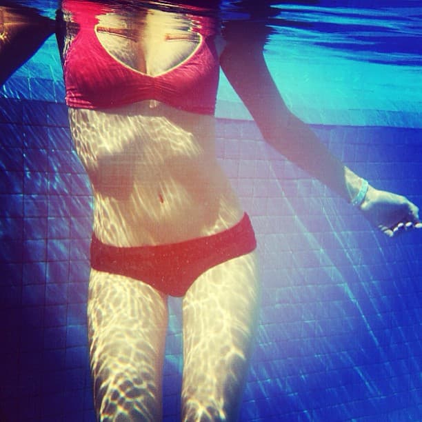 Isabella es una joven atrevida, amante de la naturaleza, fotografía y muy segura de su belleza.