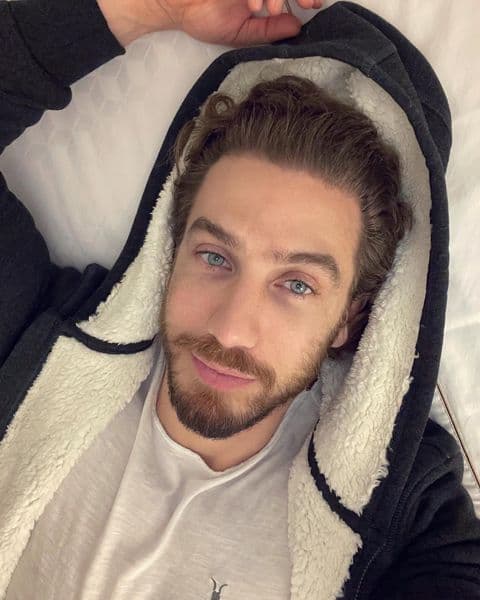 “Siempre tienes que estar picando piedra, preparándote y asumir que el rechazo es parte del día a día del actor. Ya aprendí a no tomarlo personal, y eso ayuda mucho a que no te lastimen; me tomó mucho tiempo aprender a quererme y aceptarme como soy”, indicó. 
<br>