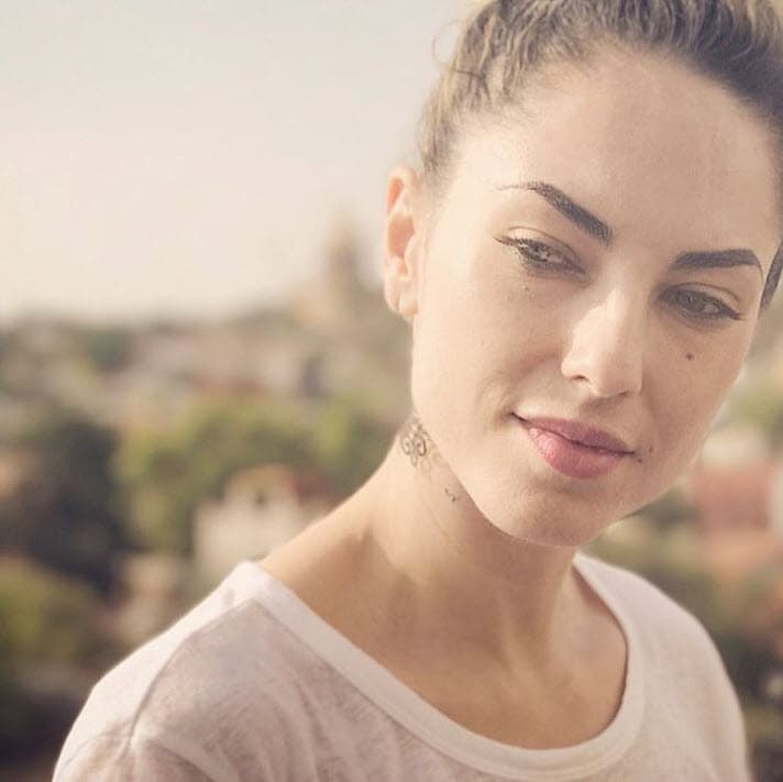 Natalia Súbtil expresó su molestia ante esta situación: “Eso que salió en la revista es verdad, no es mentira. Era una ayuda más que yo tenía, pero lo que no entiende (Bárbara Mori) es que no es para mí, es para ella (Mila), el dinero se iba directamente a la escuela”, dijo para el programa 
<a href="https://www.youtube.com/watch?v=hOtJK6vCKm8" target="_blank">‘Venga la alegría’</a>. 
<br>