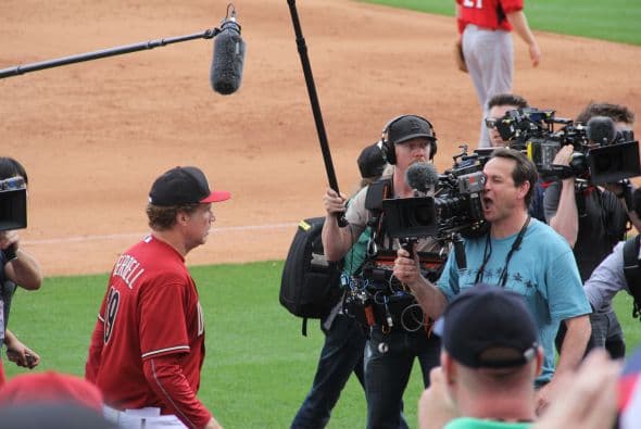 ¡El famoso comediante Will Ferrell se lució jugando con 10 equipos diferentes de la MLB  en cinco partidos del Spring Training en un solo día! Mientras los fans le hacían porras al comediante, éste les hacía bromas desde la cancha. Su hazaña fue grabada para una producción televisiva que será transmitida por HBO a finales de año.