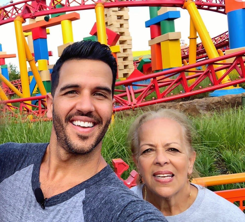 "Yo a mi vieja podría discutirle un par de cosas, pero su papel de mama jamás y nunca. Gracias madre querida, por dar hasta olvidarte de ti misma ¡Te amo mucho!", fue el mensaje de Yisus para su querida madre.