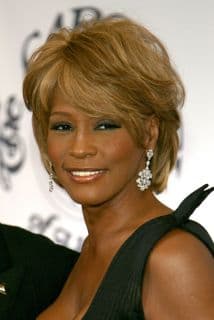 Madre de Whitney Houston pide que dejen descansar en paz a su hija