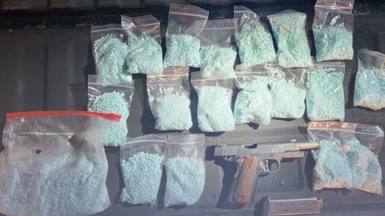 25,000 píldoras de fentanilo, un arma y drogas.