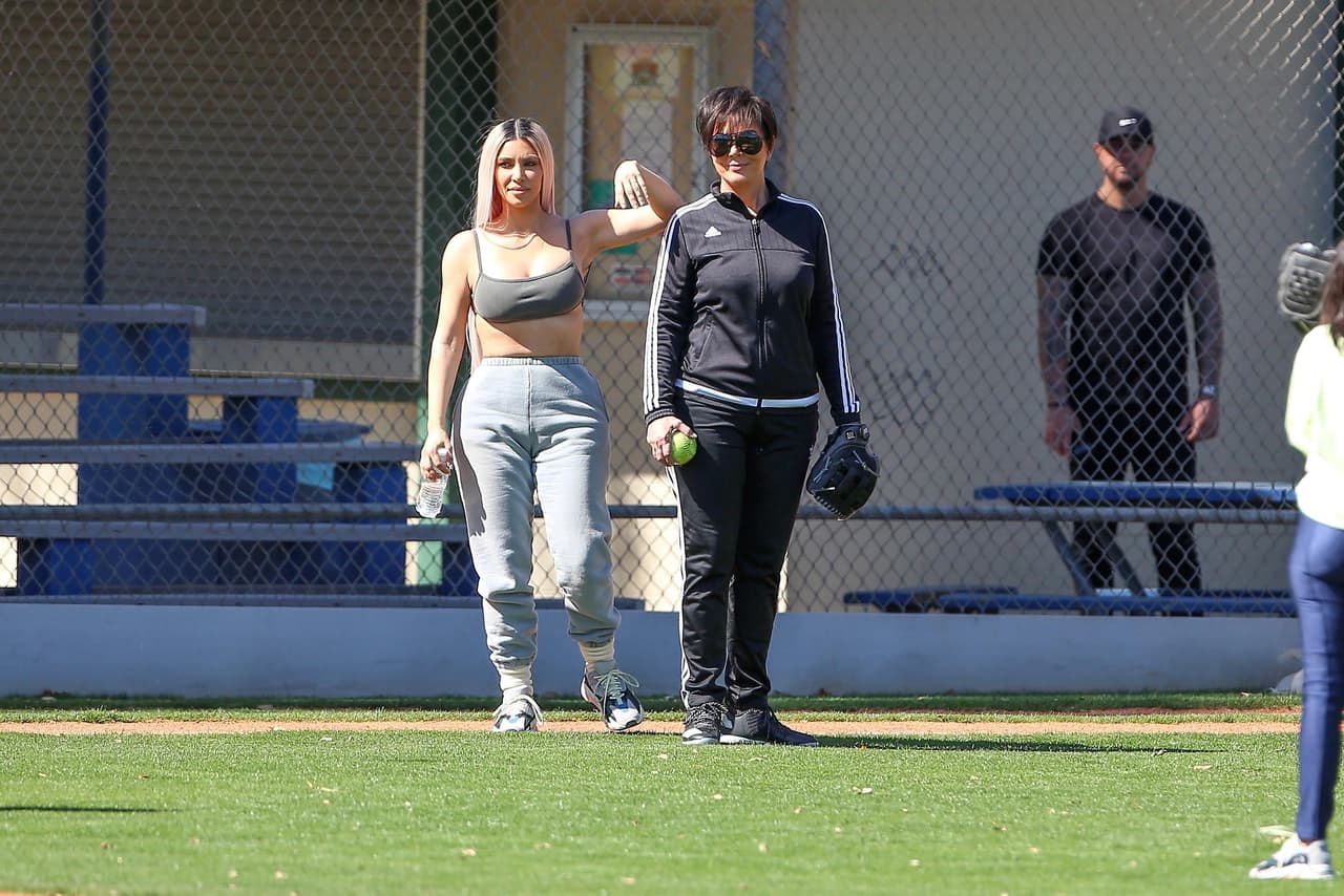 <b><a href="http://mlb.mlb.com/mlb/schedule/index.jsp#date=03/07/2018">El 29 de marzo</a></b> comienza la temporada de béisbol en los Estados Unidos y ya las Kardashian están practicando.