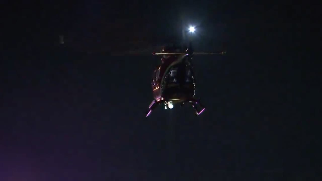 La mujer fue trasladada a un hospital vía aérea y se encuentra en condición grave.