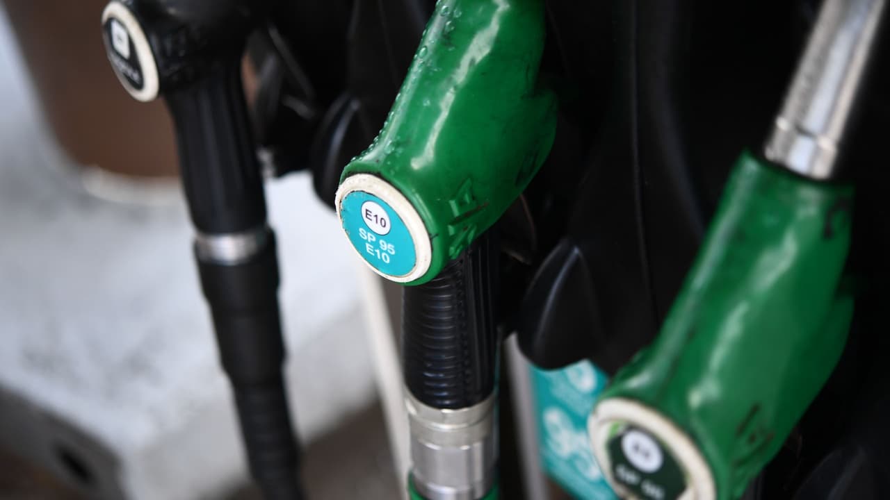 Bajan los precios de la gasolina en Carolina del Norte y el coronavirus podría ser la causa 