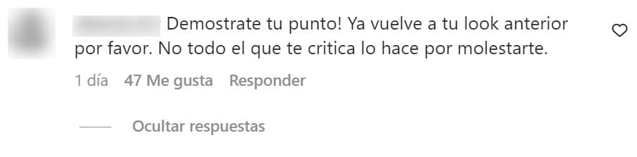Alguien más le imploró: "
<b>Vuelve a tu look anterior</b>. No todo el que te critica lo hace por molestarte". 
<br>