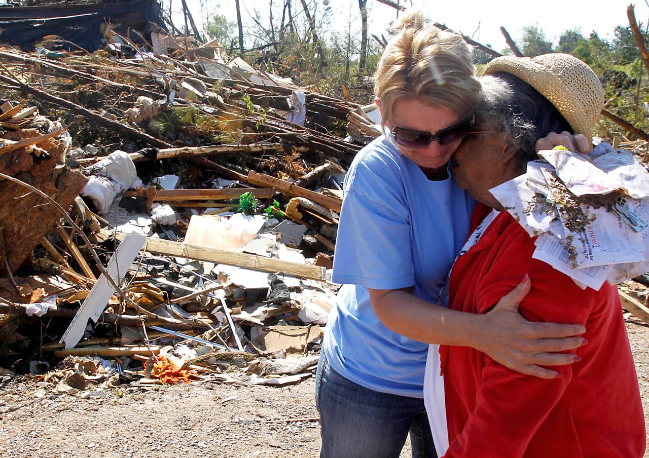 <b>Puesto 2. Tornados en Alabama y Tennessee (321 muertos). Abril de 2011. </b>Una serie de más de 300 tornados arrasaron el centro y sur del país, incluido uno que con vientos de 200 millas por hora mató a 78 personas al norte de Alabama. Se calcula que las pérdidas materiales alcanzaron los $12,000 millones.