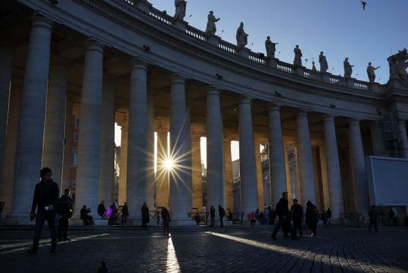 El portavoz vaticano, el jesuita Federico Lombardi, explicó que 132 delegaciones de países y organizaciones internacionales han confirmado su asistencia a la ceremonia de mañana.
