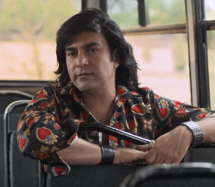 "Ser menos fifí y más barrio", le recomendó Albertano, quien agregó: "Tienes que probar de todo, darte baños de pueblo".