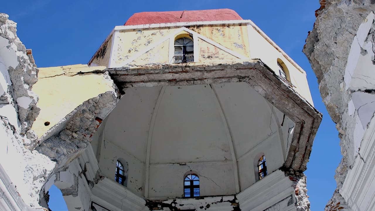 La cúpula pende ahora de unas pocas paredes de ladrillo resquebrajadas, y podría terminar de colapsar en cualquier momento.