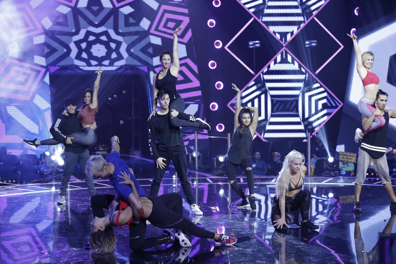 La apertura del show estará a cargo del cuerpo de bailarines que acompañará a las 10 celebridades este domingo.