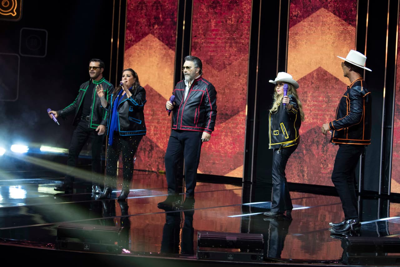 Eduardo Capetillo, Isabel Lascurain, Mijares, Alicia Villarreal y Erik Rubín, fueron los integrantes de los Consagrados y llegaron a confirmar por qué son todas unas figuras de la música en español.