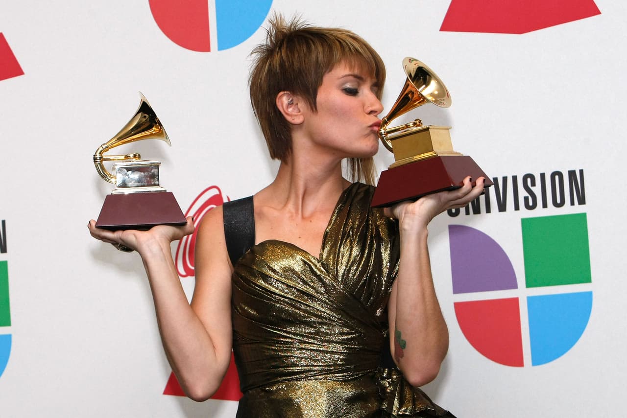 La cantante, quien este 25 de septiembre cumplió 37 años, ha ganado ya tres premios Latin GRAMMY, dos en 2008: Mejor Artista Nueva y Mejor Álbum Vocal Pop Femenino por su álbum 'Cualquier día' y en 2013, Mejor Ingeniería de Grabación para un álbum.