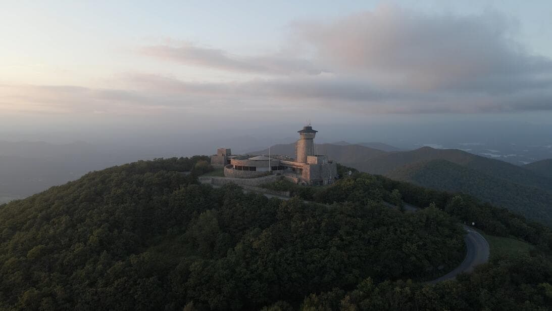 No es nuestra culpa, pero cuando tienes lugares tan espectaculares para apreciar como 
<b>Brasstown Bald</b>, no hay punto de comparación.
