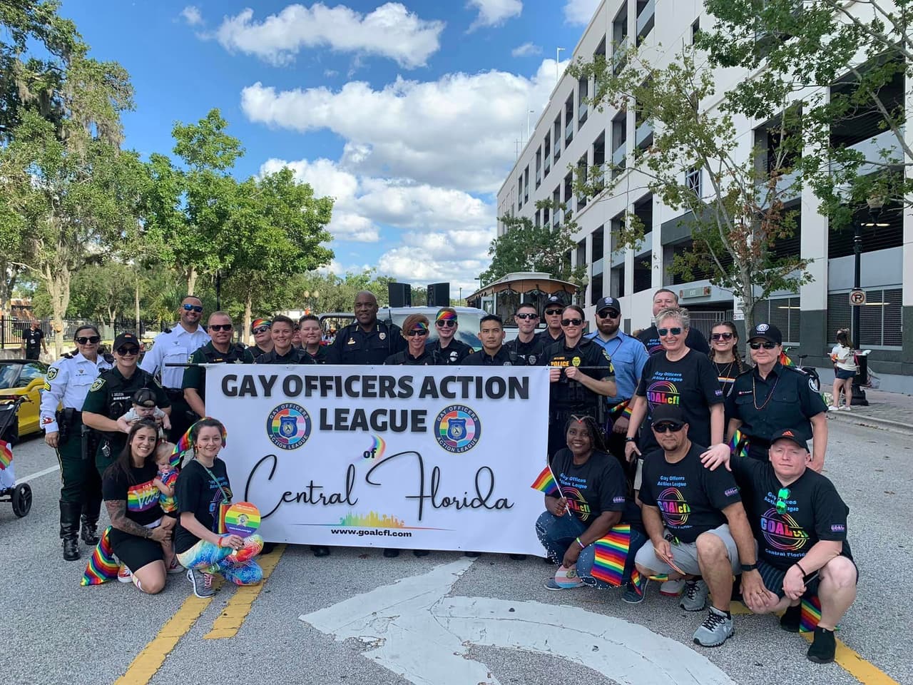 El festival y desfile "Come Out Pride Orlando" reunió el sábado 15 de octubre a miles de personas en el Parque Lake Eola que celebraron la diversidad y el Orgullo de la comunidad LGBTQ+ de Florida Central.